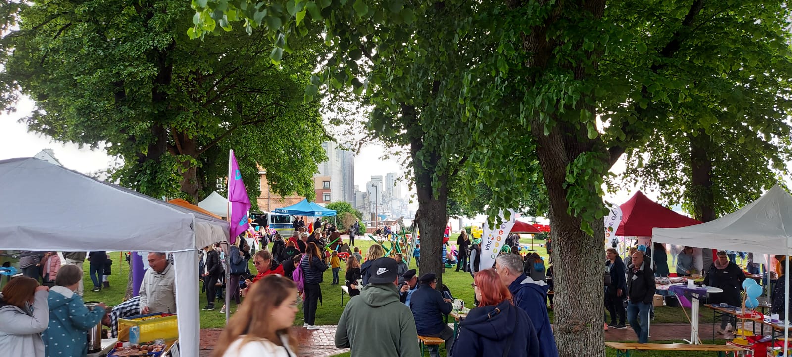 Trotz dem zeitweise schlechtem Wetter und starken Regenschauern wurde das Kinderfest der Diakonie gut besucht. Fotos: Diakonie Wesermarsch