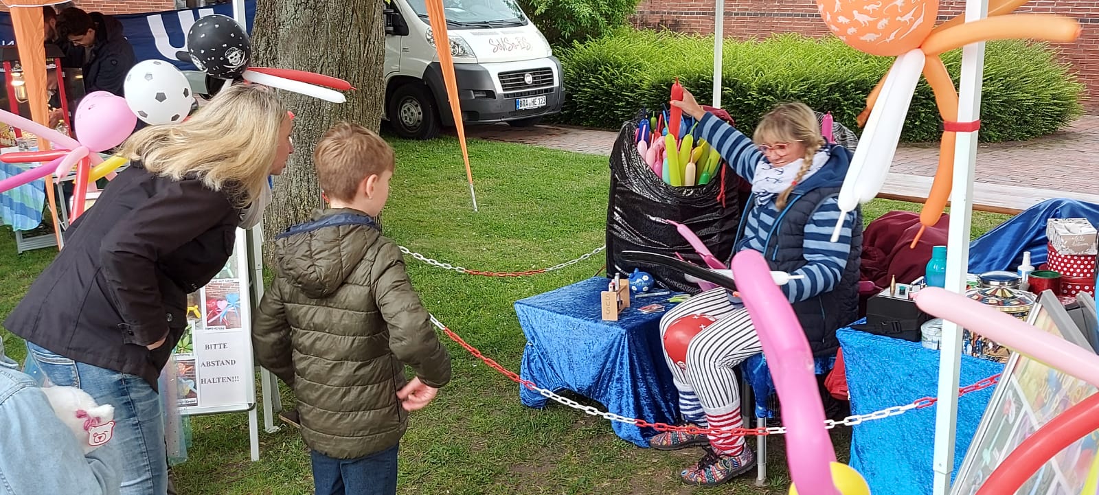 Trotz dem zeitweise schlechtem Wetter und starken Regenschauern wurde das Kinderfest der Diakonie gut besucht. Fotos: Diakonie Wesermarsch
